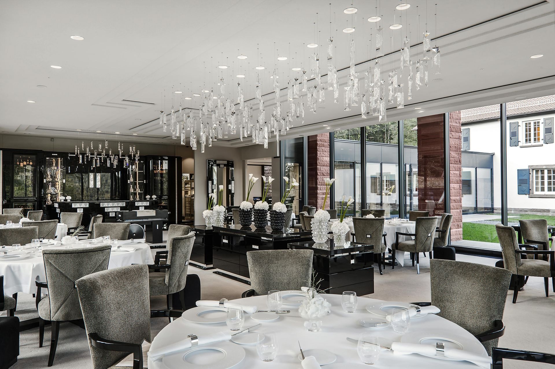 Villa Rene Lalique restaurant hd Reto Guntli 1 min 8097d1a484