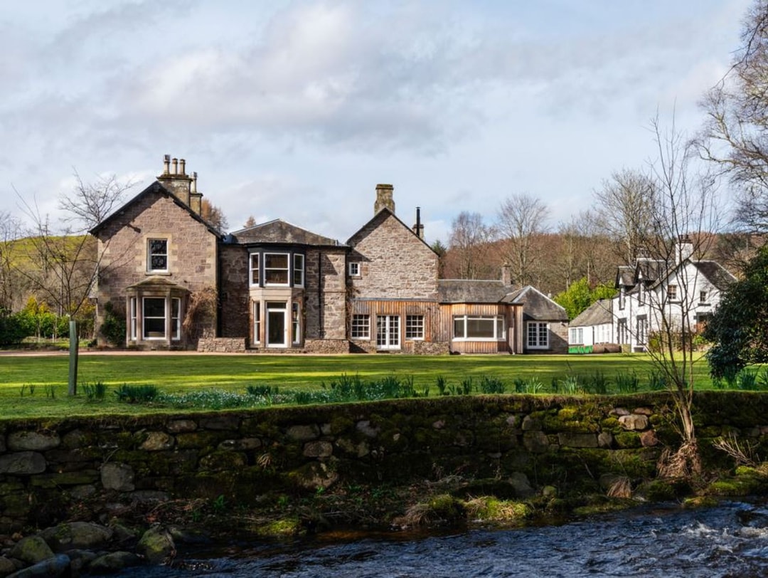 aberturret estate house exterior